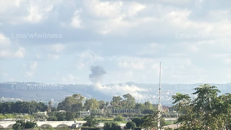 ️🇱🇧🇮🇱 תקיפה אווירית ישראלית מכוונת אל העיירה אל מנצורי, דרום לבנון.