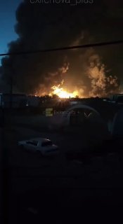 В Славянске-на-Кубани после атаки беспилотников загорелся НПЗ. Погиб один человек«В Славянске-на-Кубани в результате падения обломков БПЛА повреждены несколько домов. К сожалению, погиб один человек. Выражаю глубокие соболезнования его родным. Поручил глав