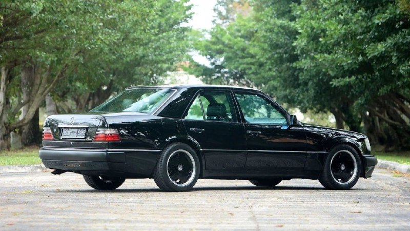 За старый Mercedes W124 планируют выручить от 150 000 до 200 000 $ 2