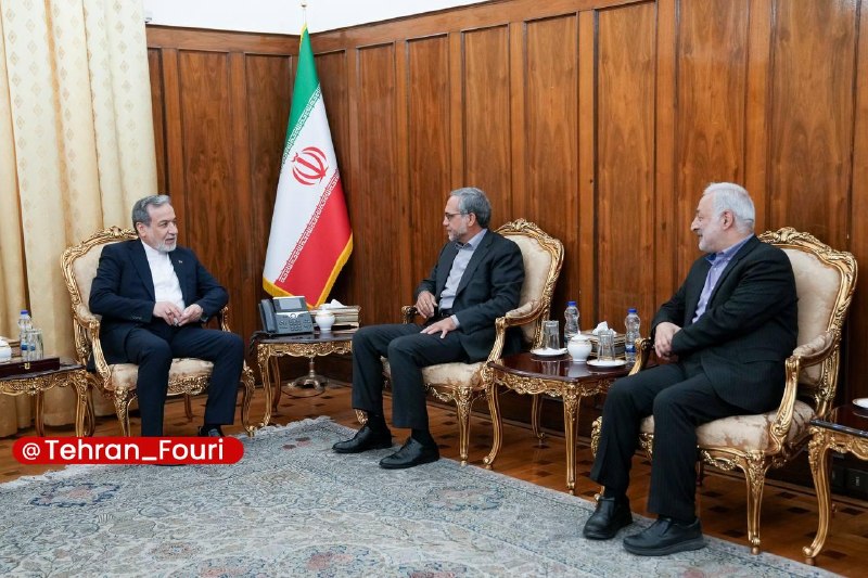تهران فوری 🏙: دیدار دو تن از نمایندگان مجلس شورای اسلامی با وزیر امور خارجه🔹عباس گلرو نماینده سمنان و عضو کمیسیون امنیت ملی و سیاست خا