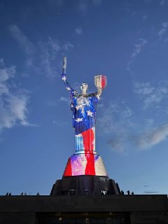 Зеленский и Путин провели с Трампом телефонные переговоры Владимир Зеленский и Владимир Путин провели отдельные телефонные разговоры с Дональдом Трампом. Оба политика поздравили президента США с Днем независимости, главной темой разговоров стала война в Ук