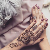 henna painting