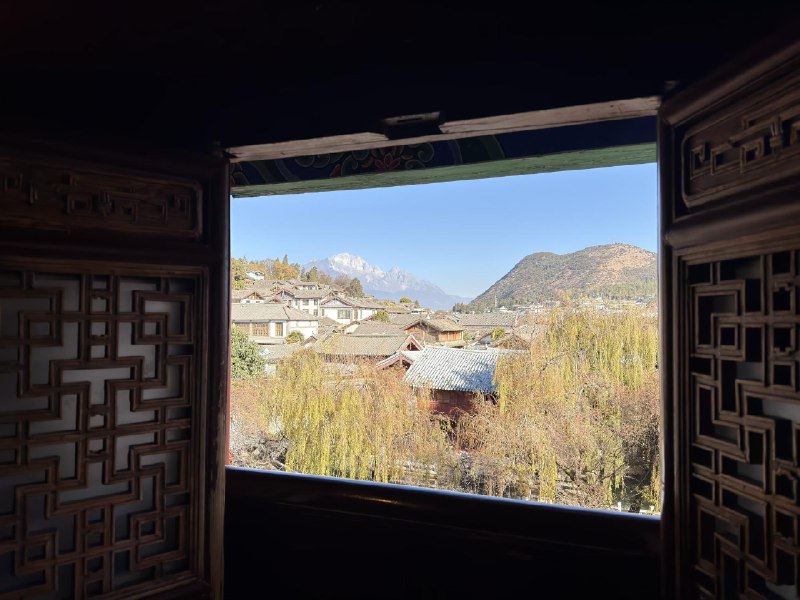 淡季的丽江有些过于美好了原来玉龙雪山距城区不过半小时车程原来全城的每一个角落都能看到雪山在空旷的中济海公园悠闲地散步在没有人的束河古镇听水草流水在文化深厚的木府里喝一杯滇红在酒店屋顶伴着日落吃一顿烧烤在清溪水库的冷风里看一场日出在忠义市场里吃到撑买到拿不动有雪山的地方容易让人思绪飘散不知AI是何物怪不得赵雷说再也不要去丽江了淡季的丽江有些过于美好了原来玉龙雪山距城区不过半小时车程原来全城的每一个角落都能看到雪山在空旷的中济海公园悠闲地散步在没有人的束河古镇听水草流水在文化深厚的木府里喝一杯滇红在酒店屋顶伴着日落吃一顿烧烤在清溪水库的冷风里看一场日出在忠义市场里吃到撑买到拿不动有雪山的地方容易让人思绪飘散不知AI是何物怪不得赵雷说再也不要去丽江了