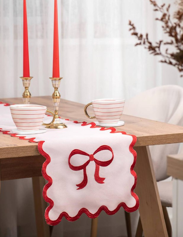 Нашлась праздничная дорожка для стола Bow в очень модном исполнении. Во-первых, самый горячий тренд сезона, который надолго останется с нами это ба... - изображение 1 - нашлась, праздничная, дорожка