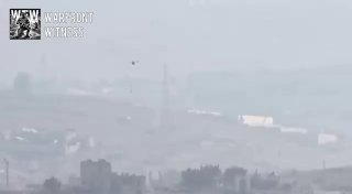 ️🇱🇧🇮🇱 בצילומים נראה מזל"ט ישראלי מפיל חומרי נפץ על העיירה בני חייאן לקראת פיצוץ.