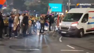 הכל רק מתחיל: בסרביה הסתיימו הבחירות לפרלמנט בתבוסה של מפלגתו של אלכסנדר ווצ'יץ'. על פי נתונים ראשוניים, הא…