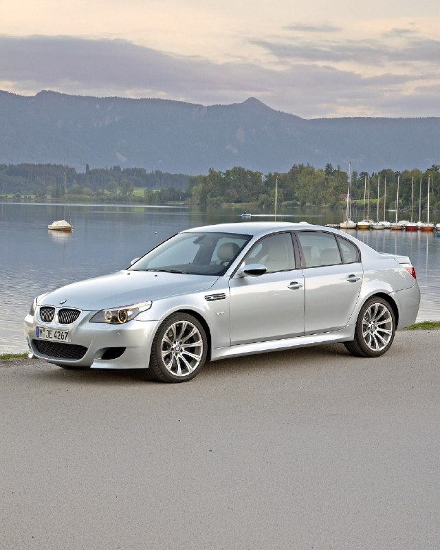 40 лет M5. 5