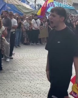 ️🇪🇸 El País: Five far-right activists, including a minor, were arrested after trying to disrupt a housing crisis protest camp in Puerta del Sol in Madrid.
