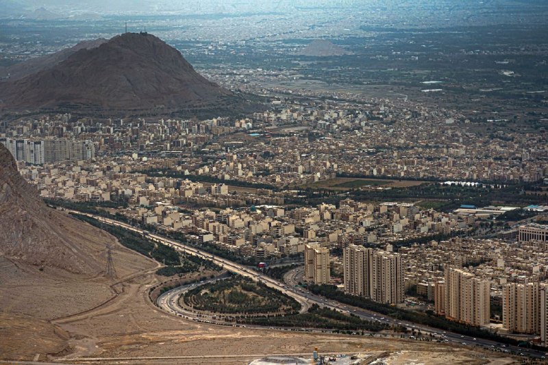 📡 خبرگزاری قهدریجان ( قدرجون ): تماشای شهر تاریخی و کهن اصفهان در غروب آفتاب از بام شهر، کوه صفه عکاس: خانم مشهدی