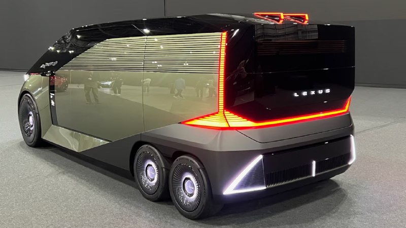 Lexus показал футуристичный минивэн LS Concept 2