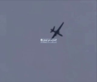 סצנות של גיבורי הגנה אווירית איראנים מתעמתים עם המל"ט של אויב הטרור האמריקני בשילוב עם פשיטות עוינות הבוקר…