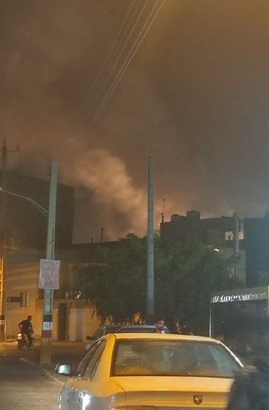 עמוד עשן בבסיס הצי בושהר
