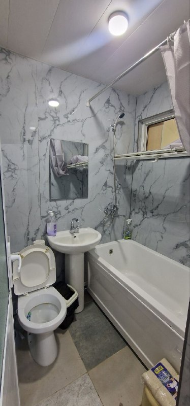 1 комнатная 3 этаж 4 этаж Цена 350$ 1 комнатная квартира после косметического ремонта никто не жил. Общая площадь 35м2Дом кирпичный. Депозита и предоплаты нет. Ориентир: Айти парк, военный госпиталь.