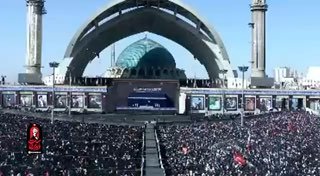 קטע וידאו מלא של תפילת ההלוויה המתקיימת מעל גופתו של האימאם מוג'אהיד שנהרג, האימאם הגדול האייתוללה עלי חמינאי,