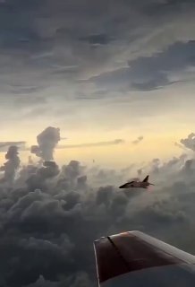 👈 Different images of a solar eclipse from inside a fighter jet and an Airbus!