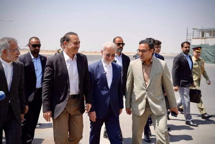 ایسنا ✔: ورود فرمانده ارتش پاکستان به تهران 🔹عاصم منیر فرمانده ارتش پاکستان دقایقی پیش برای دیدار و گفتگو با مقامات کشورمان وارد