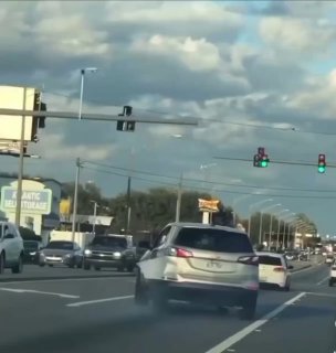 Уверенно валит боком