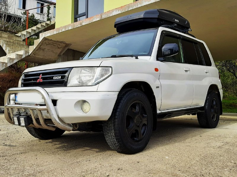Продаем свой Mitsubishi Pajero iO (2000) — фото 1