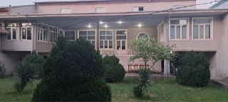 Uchastka sotiladi yashashga tayyor oxinboboyev moyariq maxallasi