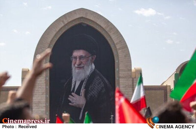 کانال خبرگزاری سینماپرس: 🔹 در یادداشت اختصاصی «حبیب الله بهمنی» مطرح شد؛🔸 موجی که مشت گره کرده «شهید خامنه‌ای» بپا نمود تپش دل‌های «آزادگان جهان»