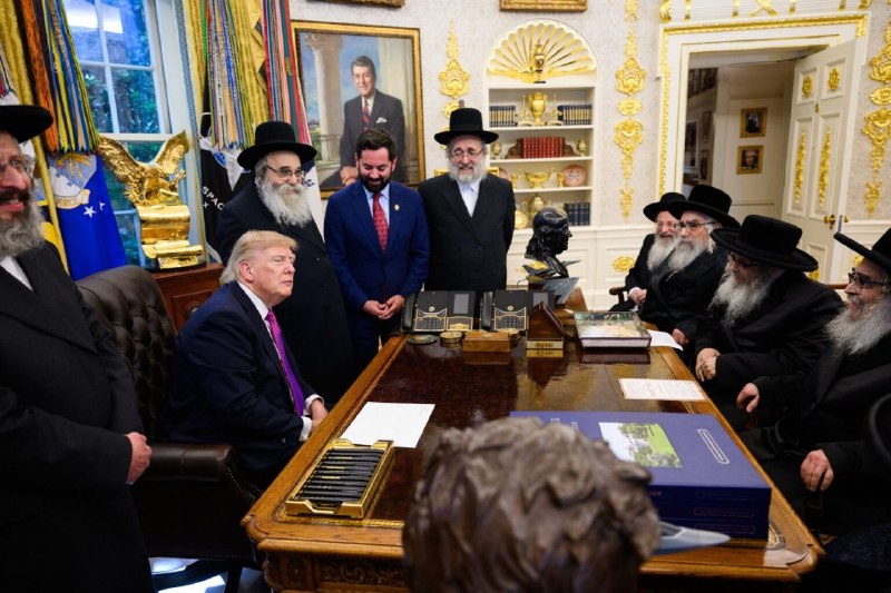 📸 טראמפ אירח בבית הלבן רבנים חסידיים בולטים.