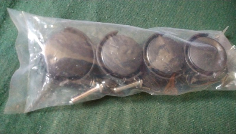 Комплект колёсиков от рейла для одежды. Ось 5×25 мм. 10 лари. Джавахишвили, недалеко от макдональса — фото 1