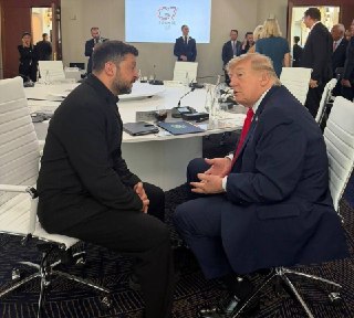 ⚡️ Украина на повестке G7: Трамп встретился с Зеленским и допустил новые шагиСегодняшняя встреча Трампа и Зеленского — первая с 28 декабря 2025-го, когда они разговаривали в резиденции миллиардера в Мар-а-Лаго (Флорида). Тогда Трамп, напомним, в очередной 