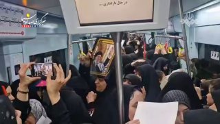 🎦 נוכחות נלהבת של נשות משהד במטרו של משהד כדי לקבל את פני האימאם ההרוג שלהן