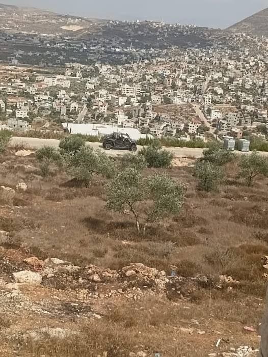 مستوطنون يشنّون جولة استفزازية في حي الضباط ببيت فوريك