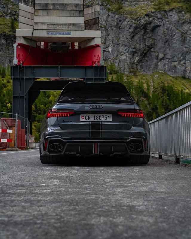 Audi RS6 Carbon aero 6