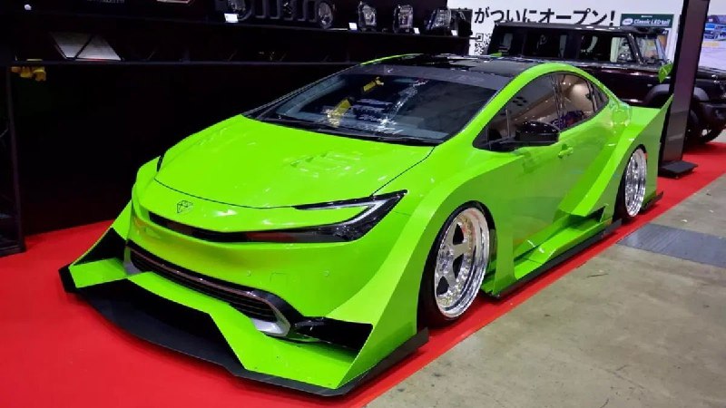 Японцы сделали из Toyota Prius шоу-кар в стиле босодзоку. 1