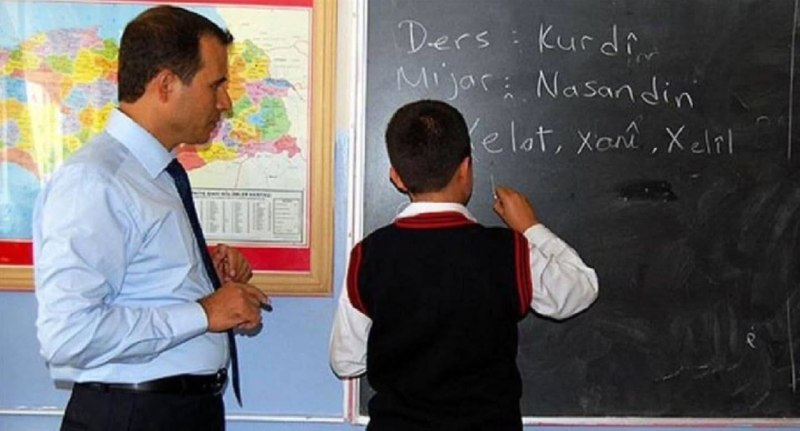 ڕۆژ هڵاتا کــوردان _ خەڵخاڵ: فراخوان وزارت آموزش سوریه برای جذب معلمان زبان کوردیوزارت آموزش دولت موقت سوریه اعلام کرد برای تدریس زبان کوردی، از میان