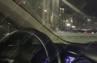 ‼ הגשר הדרומי בקייב נסגר, וכתוצאה מכך נוצר פקק תנועה עצום בגישות התנועה בגשר הדרומי מהגדה הימנית של הדנייפר…