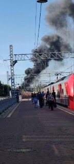 В Петербурге начался пожар в районе машиностроительного завода «Арсенал» возле Финляндского вокзала, сообщает «Фонтанка».По предварительным данным, в ангаре с химическими реагентами произошел взрыв.