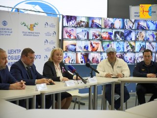 В Кировской области в избирательный бюллетень не вписали двух зарегистрированных кандидатов, выборы депутатов регионального Заксобрания перенесли на следующий год, рассказала председатель местного избиркома Галина Буркова.«Выявлена техническая ошибка в бюл