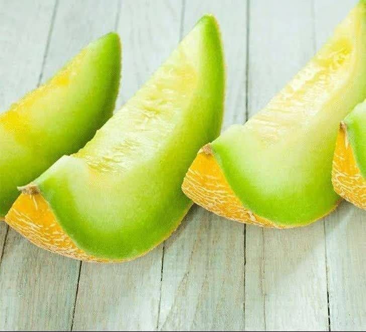 🌍خُمــارَک آنــلایــن🌍: *✅ برای کاهش حمله قلبی طالبی بخورید !💠 طالبی مانند سیر و پیاز دارای آدنوزین است که رقیق کننده خون و ضد انعقاد خون بوده ،