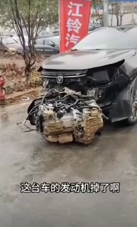 В Китае у кроссовера Changan вылетел двигательhttps://t.me/s/sochiautoparts@soch