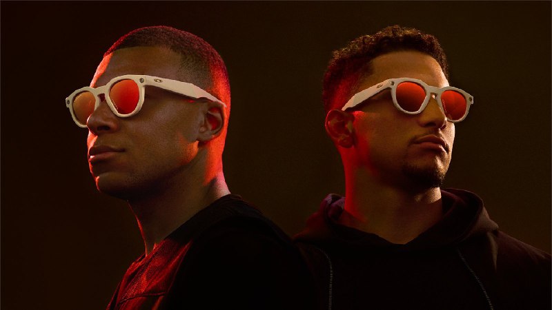 Meta 发布了和 Oakley 联名的新款 AI 智能眼镜- 持续工作 8 小时、待机19小时- 支持超高清（3K）画质录制- 内置个人 AI 助手 Meta AI 对话和语音控制录像限量版499美元，常规版本399美元详细信息：meta.com/en-gb/blog/oakley-meta-ai-glasses-sports-wearables-hstn/Meta 发布了和 Oakley 联名的新款 AI 智能眼镜- 持续工作 8 小时、待机19小时- 支持超高清（3K）画质录制- 内置个人 AI 助手 Meta AI 对话和语音控制录像限量版499美元，常规版本399美元详细信息：meta.com/en-gb/blog/oakley-meta-ai-glasses-sports-wearables-hstn/