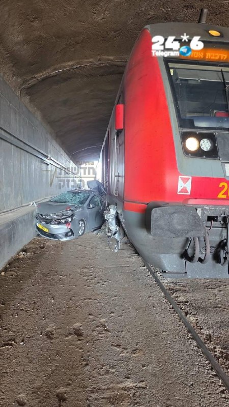 🇮🇱 רכבת התנגשה ברכב ליד תחנת תל אביב ההגנה. ליד תחנת הרכבת תל אביב ההגנה, רכבת התנגשה ברכב. כתוצאה מהתקרי…
