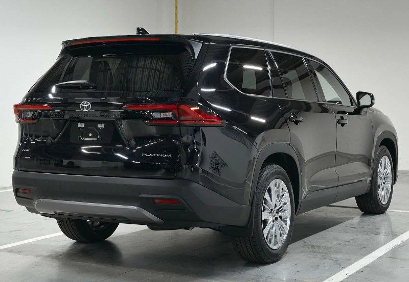 Новую Toyota Grand Highlander продают в России за 10,5 миллионов рублей 4