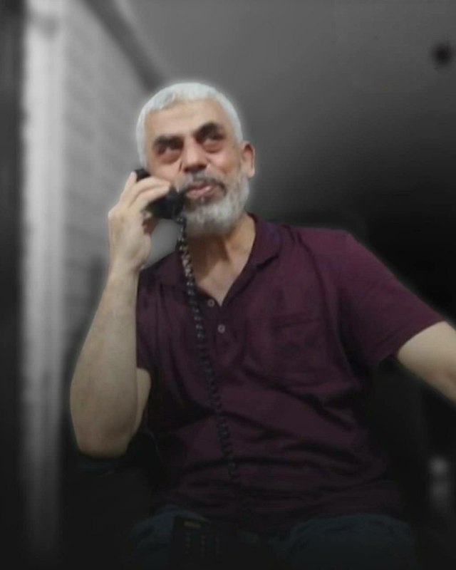 صورة تُعرض للمرة الأولى للشهيد القائد يحيى السنوار، خلال قيادته للعمليات ضد جيش الاحتلال في معركة "طوفان الأقصى".