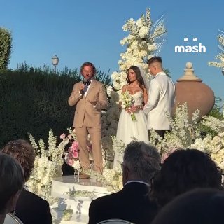 Максим Галкин заработал €150к за выступление на свадьбе украинского криптана в Риме — в программе были речи про Донбасс с песнями на русском от Лободы и Quest Pistols Show.По данным Mash, в качестве перебивок иноагент использовал проникновенные спичи о суд