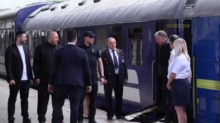 Американские переговорщики прибыли в Украину. Это их первый визит в странуПредставители президента США Дональда Трампа Стив Уиткофф и Джаред Кушнер на поезде из Польши прибыли в Украину для обсуждения завершения войны. Это их первый визит в страну, который