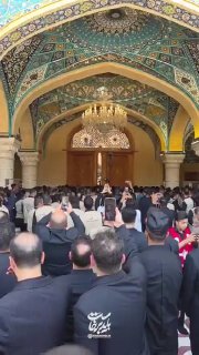 🎦 הרגע שבו גופתו הטהורה של המנהיג ההרוג נכנסה למקדש אמיר אל-ממינין (אס) מנוף אחר