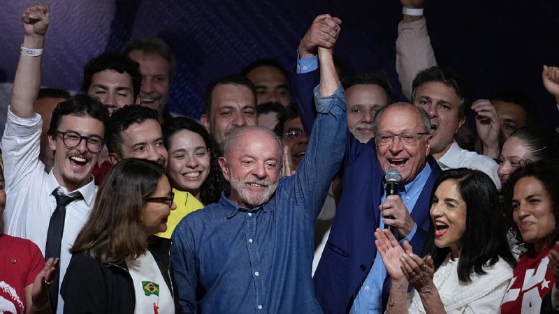 מחוקקים ברזילאים ממפלגת הפועלים של לולה ביקשו את מעצרו של הסנאטור פלביו בולסונארו והודעה אדומה של האינטרפול…