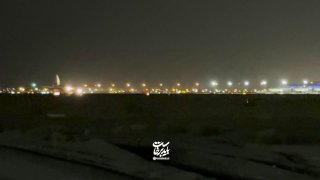 🎦 המטוס הנושא את גופתו של מנהיג המהפכה המעונה סלאמי ונפגעי משפחתו יצא מטהרן לנג'ף אשרף.