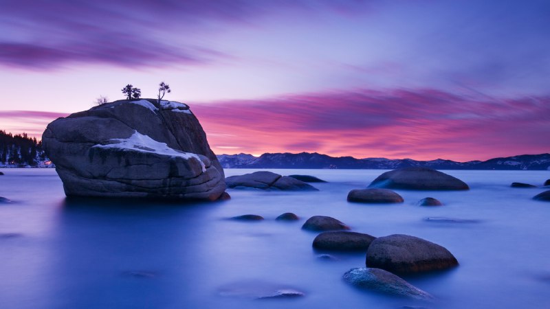 Taking root on Bonsai RockBonsai Rock, Lake Tahoe, Nevada (© Jim Patterson/Tandem Stills + Motion)