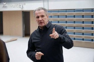 Белгородский оперштаб прокомментировал сообщения о возможной отставке Гладкова с поста губернатора:  «На сегодняшний день — губернатор работает. Другой официальной информации не поступает».  Накануне «Ведомости» со ссылкой на источники в администрации през