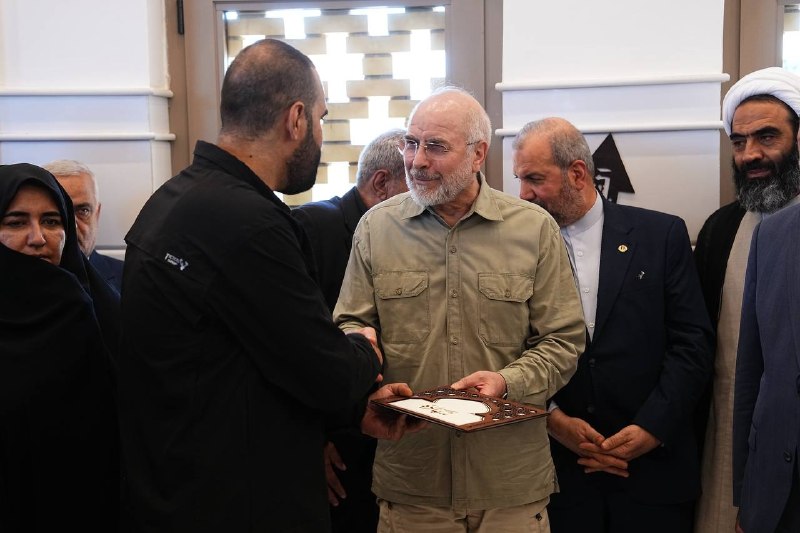 محمدباقر قالیباف: 📍قالیباف از جانبازان و خانواده شهدای حمله اخیر سعودی_آمریکایی به پایگاه حشدالشعبی تجلیل کرد 📌محمدباقر قالیباف رئیس مجلس 