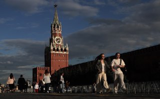 Российские миллиардеры стали активнее выводить деньги за границу из-за состояния экономики и опасений конфискаций — BloombergНесколько богатейших россиян, в том числе близкие к Путину бизнесмены, за последний год вывели за границу миллиарды долларов. Их тр
